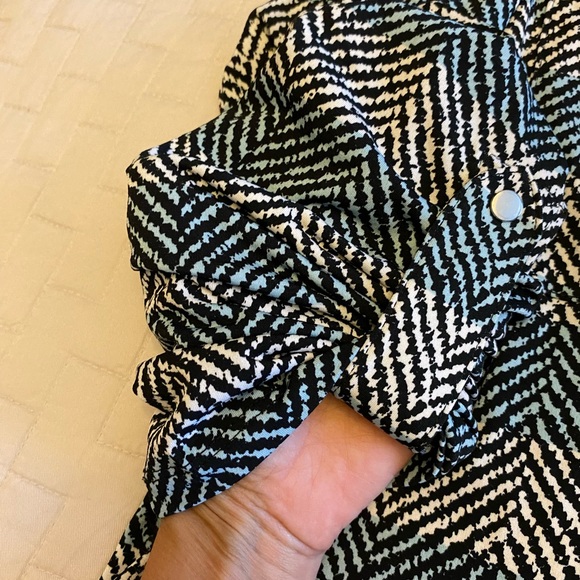 Beautiful and super comfy top. Perfect for work or day out - Picture 7 of 9